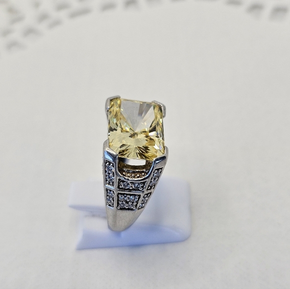 Rare Victoria Wieck Yellow Sapphire & Diamond Simulant Sterling Silver Sz 7! - Picture 3 of 11